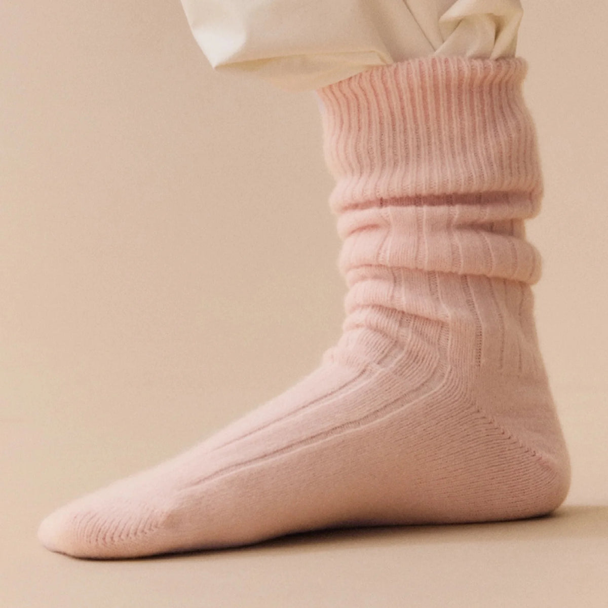 Merino Bed Socks in Frosting Pink